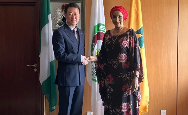 R-L: Minister of State for Foreign Affairs, Amb. Bianca Odumegwu-Ojukwu and Chinese Ambassador to Nigeria, Yu Dunham. (NAN)