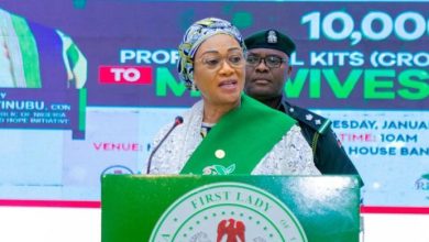 Nigerias-First-Lady-Distributes-Professional-Kits-to-Midwives