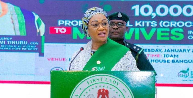 Nigerias-First-Lady-Distributes-Professional-Kits-to-Midwives