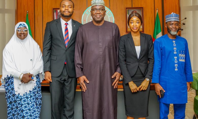 Gov Rewards Graduates