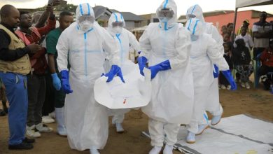 WHO Opposes Ebola Travel Curbs